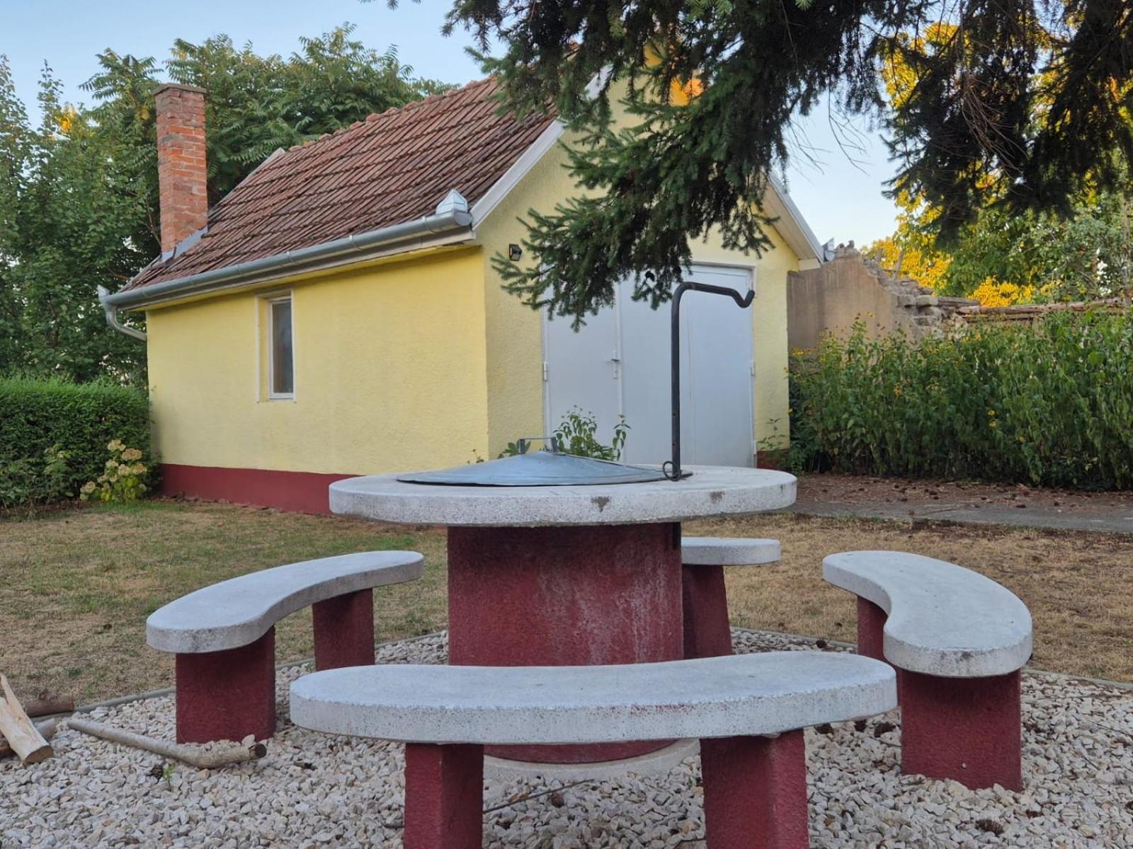 Kereki Retro Vendégház Kerekegyháza Esterno foto